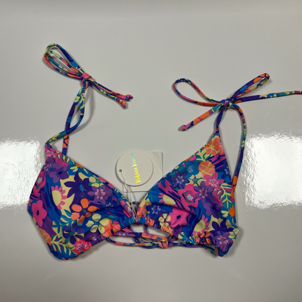 Kulani kinis triangle bikini top! NWT!
